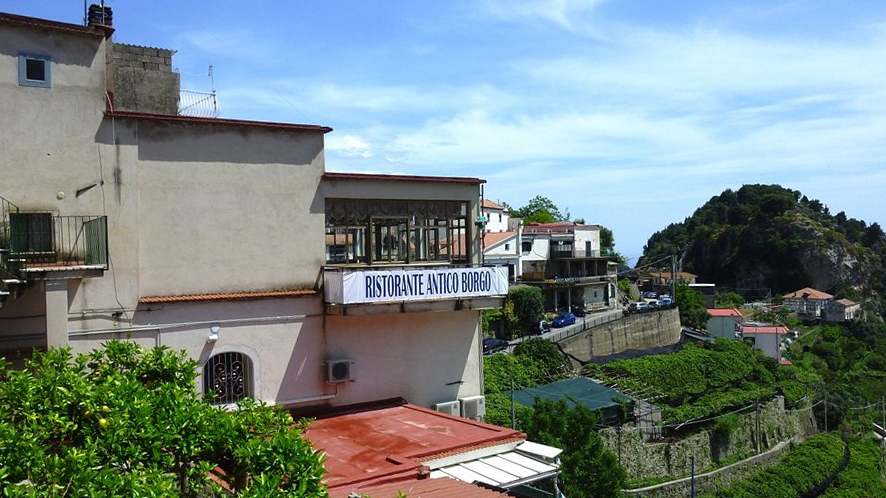 Ristorante Antico Borgo · terrazza con vista sulla Costiera Amalfitana